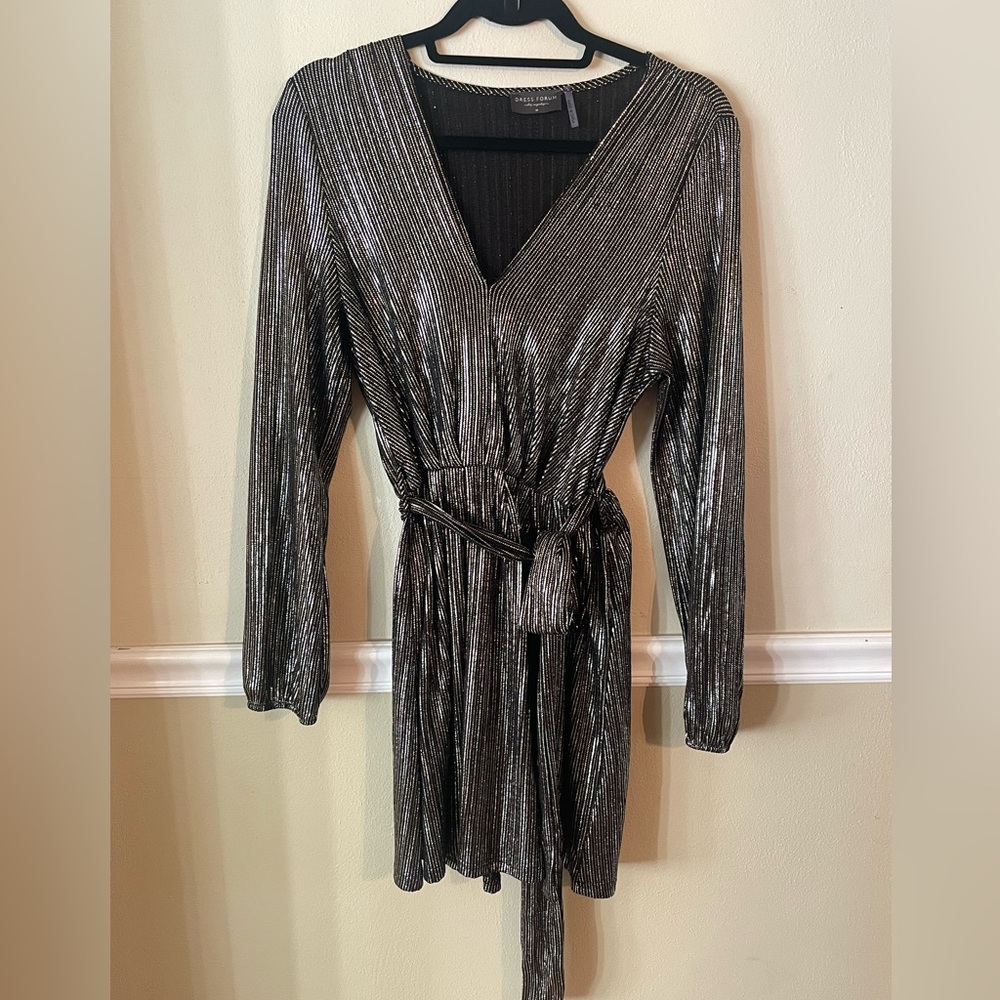 Dress forum dress, retro disco vibes but tasteful. Size Medium